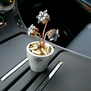 Meet your Posher, Casandra